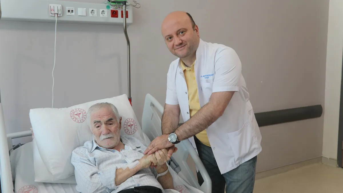 16 yıl sonra yeniden hayata tutundu: Samsun'da 79 yaşındaki hastaya riskli kapalı operasyon