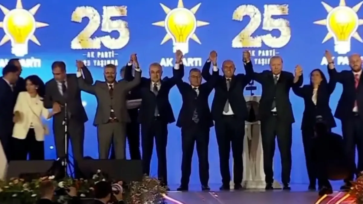 3 milletvekili daha AK Parti’ye katıldı! Erdoğan rozetlerini taktı