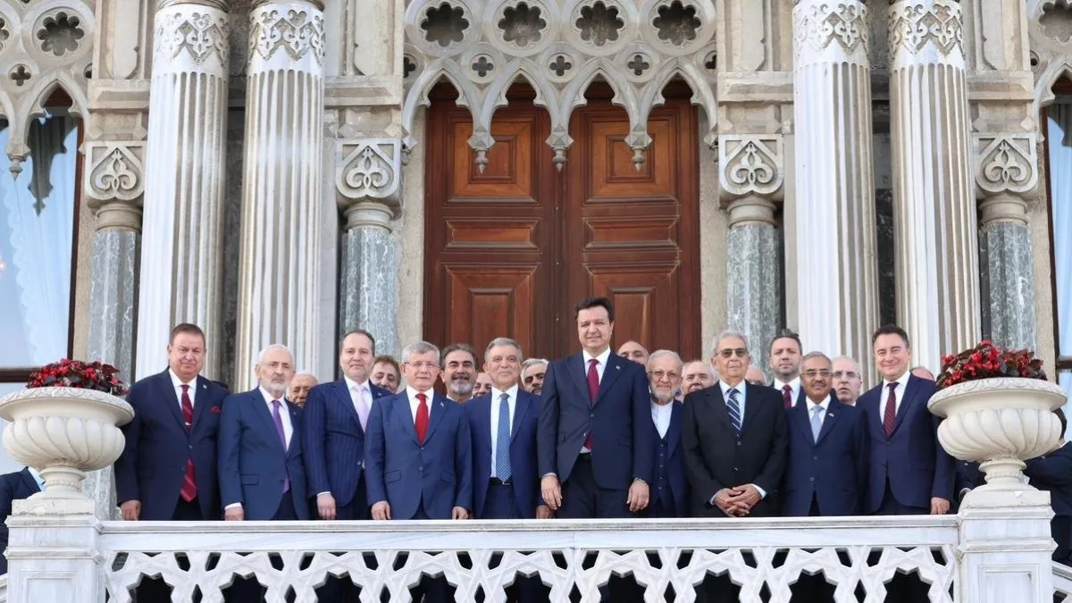 Abdullah Gül gündem oldu! Fotoğrafı gören aynı iddiayı konuşuyor