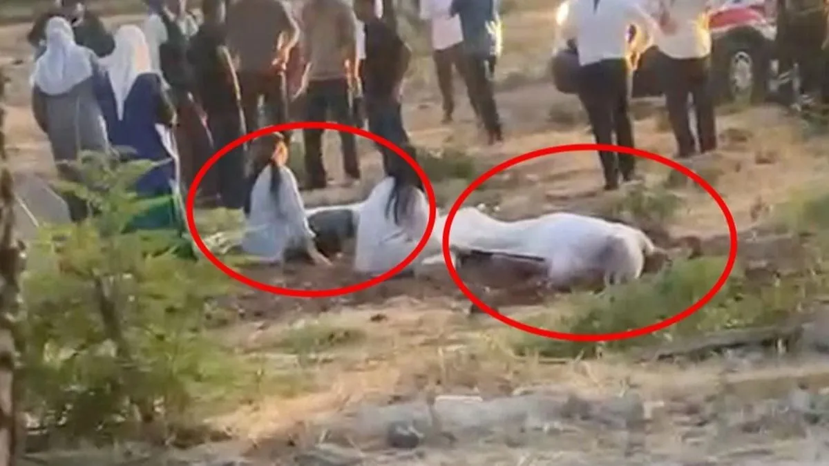 AK Partili yönetici ve iki yakını mezarlıkta öldürüldü