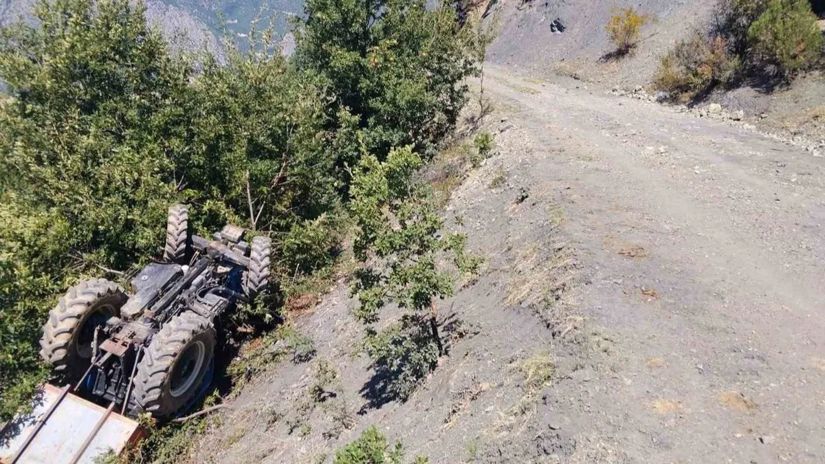 Amasya’da traktör şarampole yuvarlandı: 1 ölü, aynı aileden 3 yaralı
