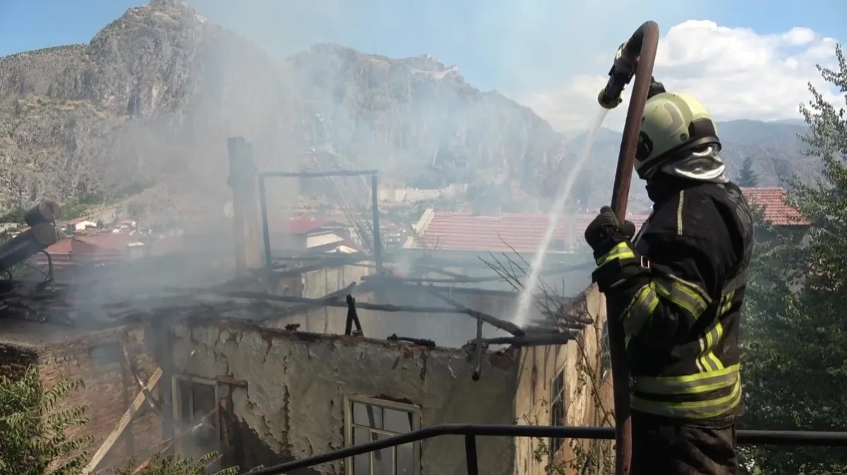 Amasya’da yangında mahsur kalan 83 yaşındaki kadın kurtarıldı