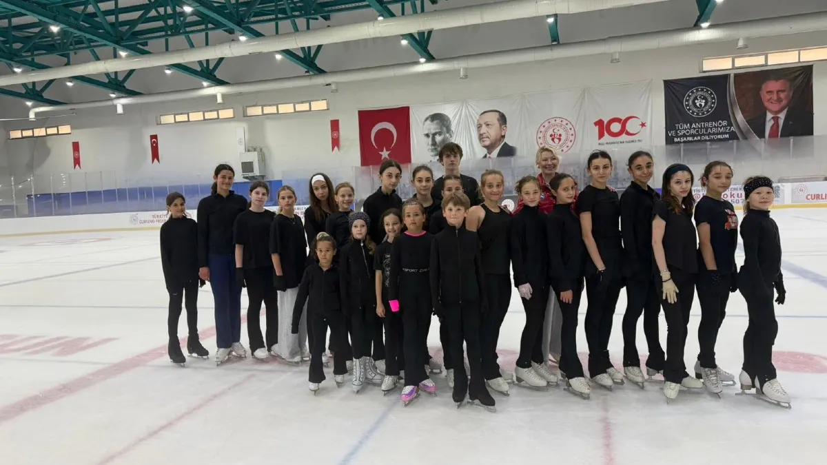 Artistik buz pateni uluslararası eğitim kampı Samsun'da başladı