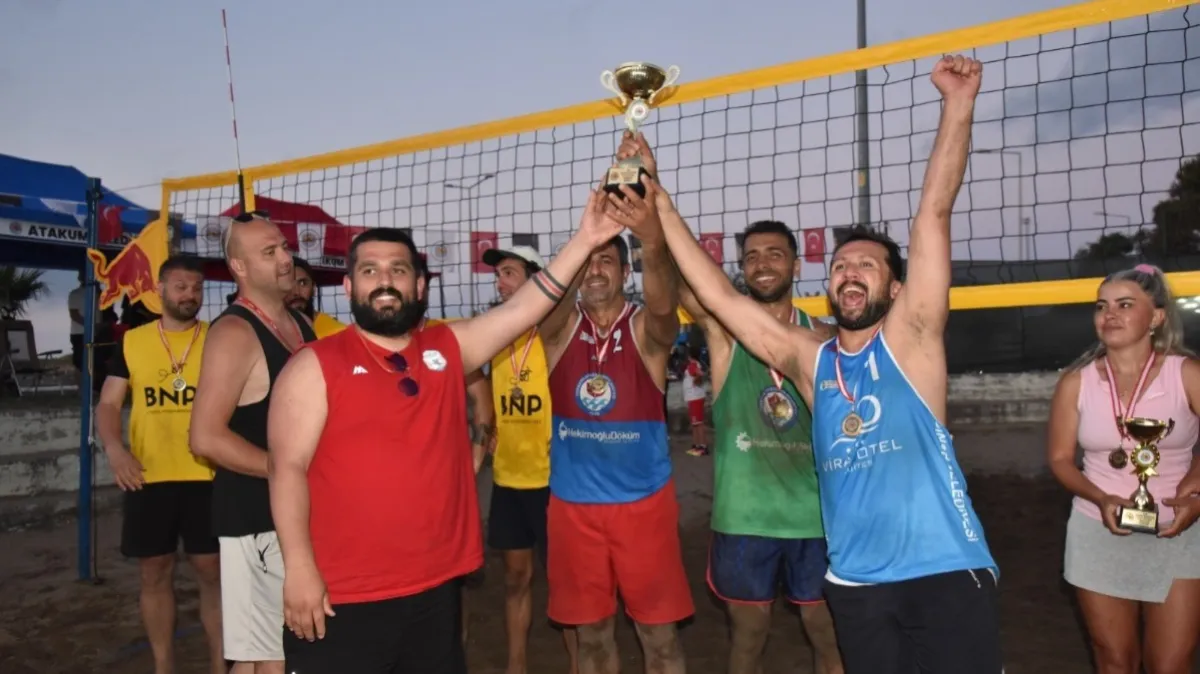 Atakum'da düzenlenen plaj voleybolu turnuvası şampiyonunu buldu