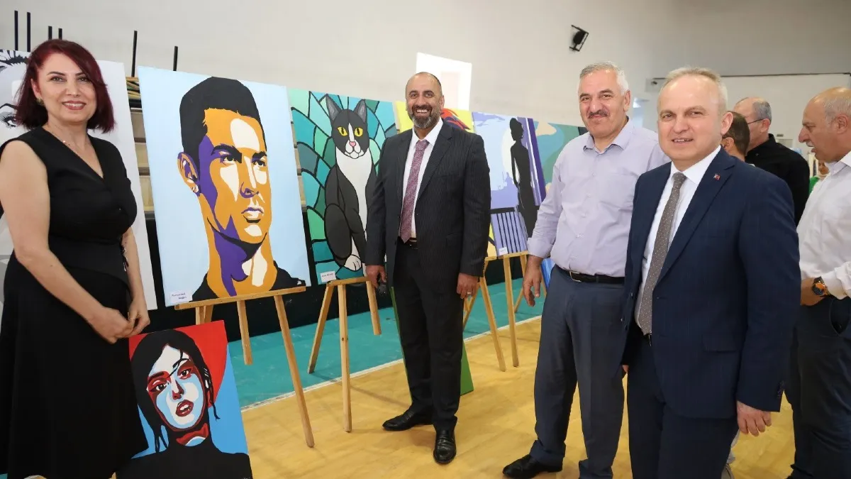 Bafra Fen Lisesi'nde sanat rüzgarı: 106 eser görücüye çıktı