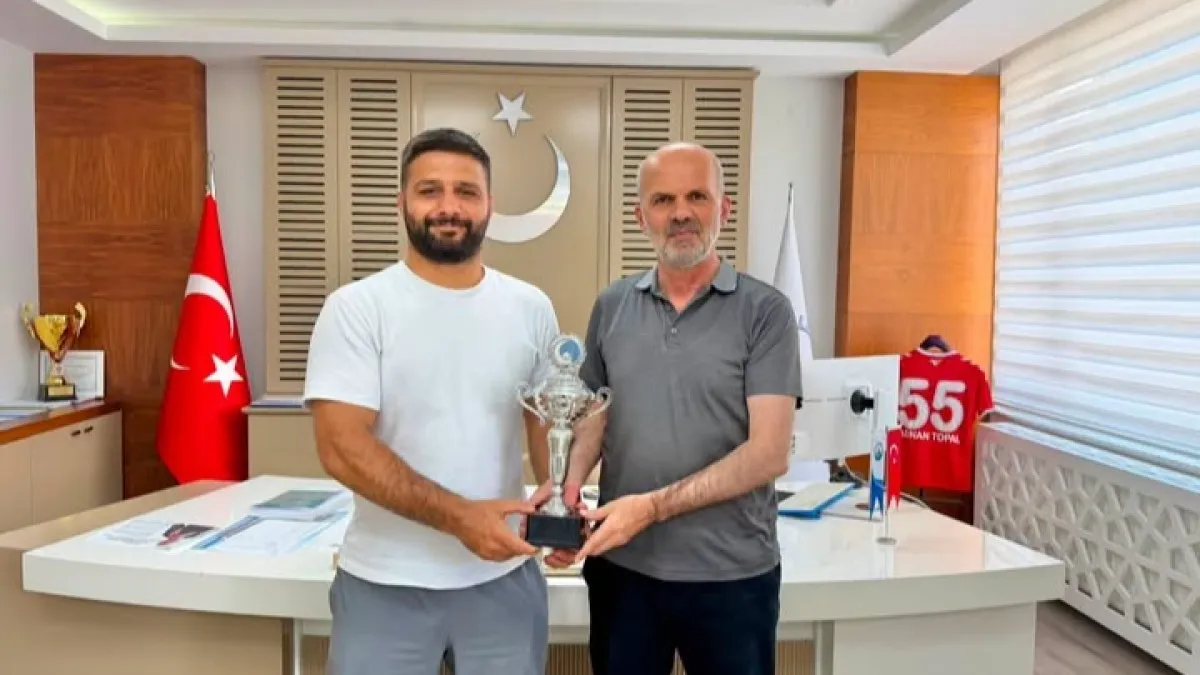Başpehlivan Serhat Gökmen’den Ladik Belediye Başkanı Adnan Topal’a ziyaret!