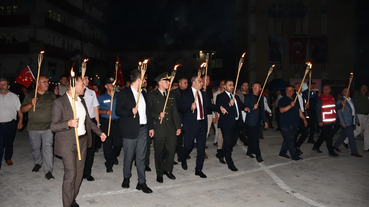 Birlik ve beraberlik mesajları damga vurdu: Vezirköprü şehitlerini dualarla andı
