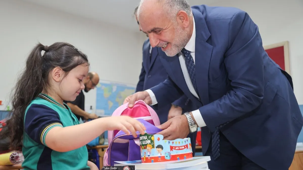 Canik Belediyesi’nden öğrencilere çanta ve kırtasiye desteği