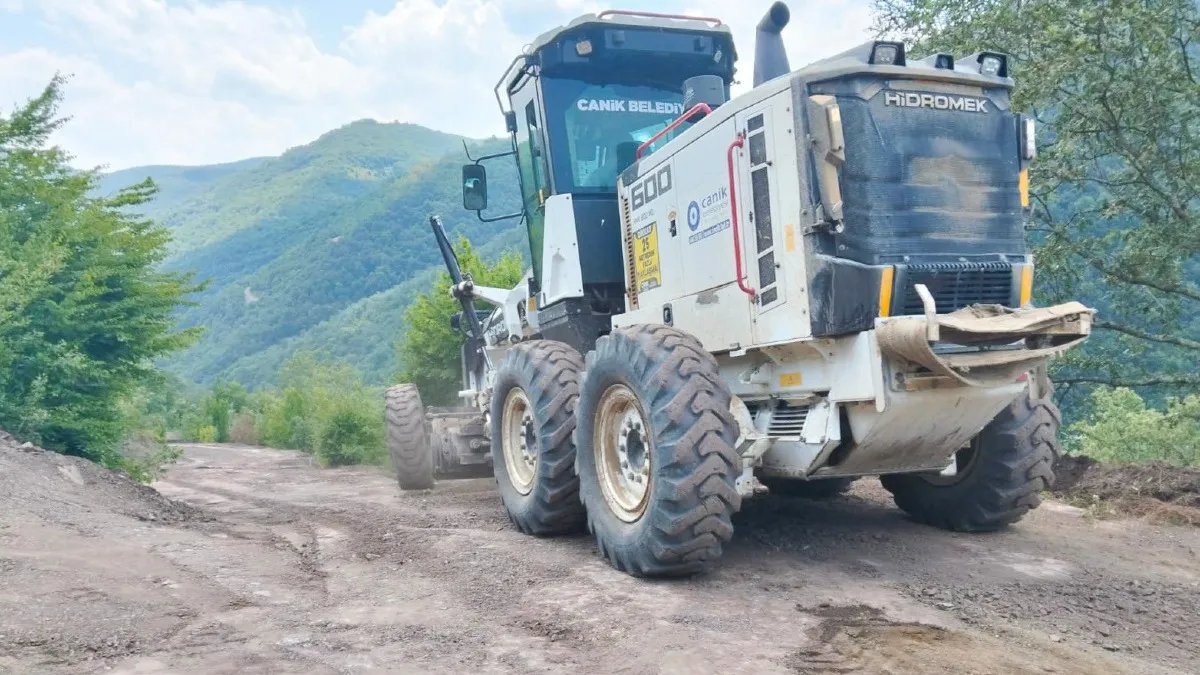 Canik’in Yayla Mahallesi’nde yol çalışmaları sürüyor