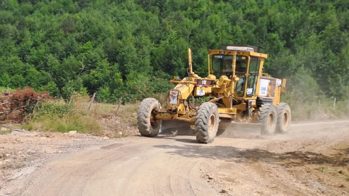 Canik’te kırsal mahalle yollarına bakım ve iyileştirme çalışması