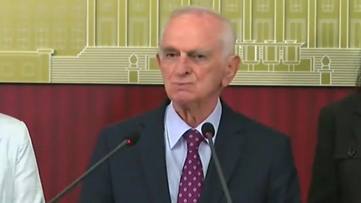 CHP’de bir dönem kapandı: Önder Sav partisinden ayrıldı