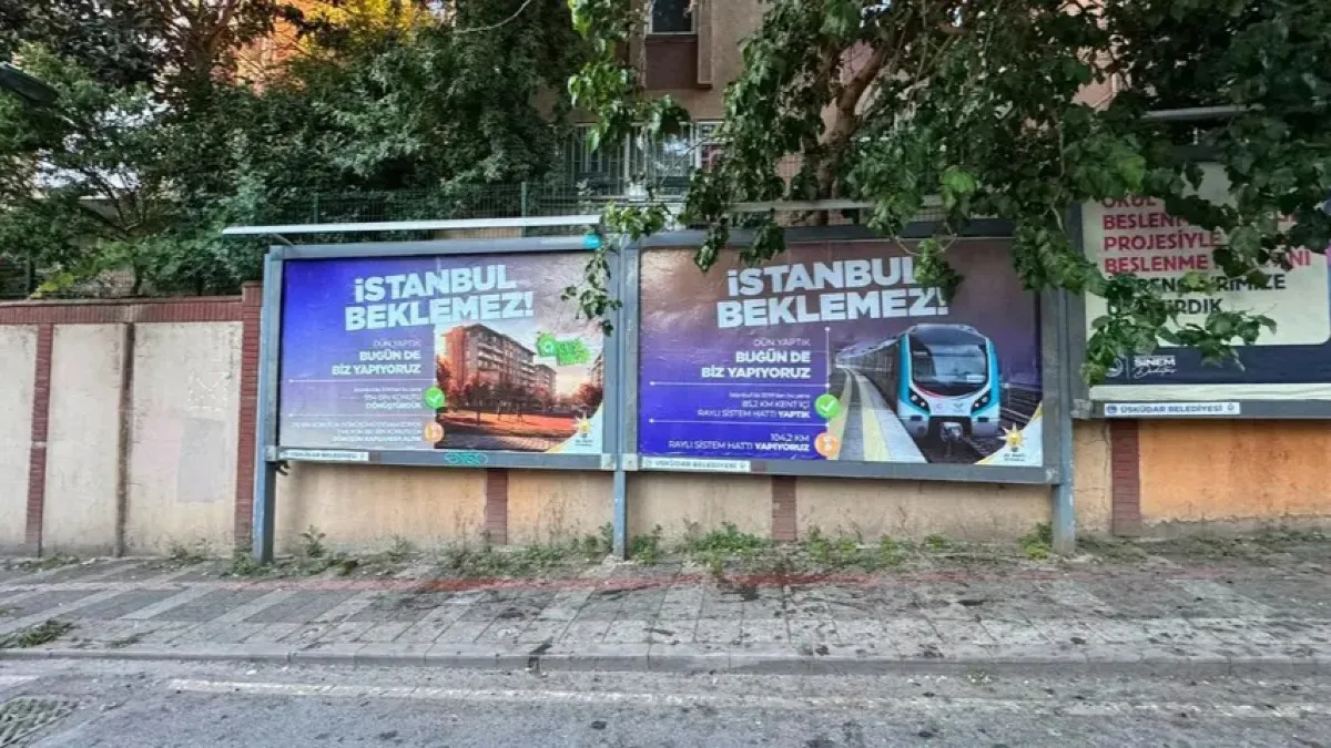 CHP'li belediyeye ait panolarda AK Parti reklamı yayınlandı
