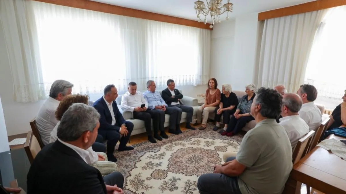 CHP'li Özgür Özel ve Murat Çan'dan Çorum'da taziye ziyareti