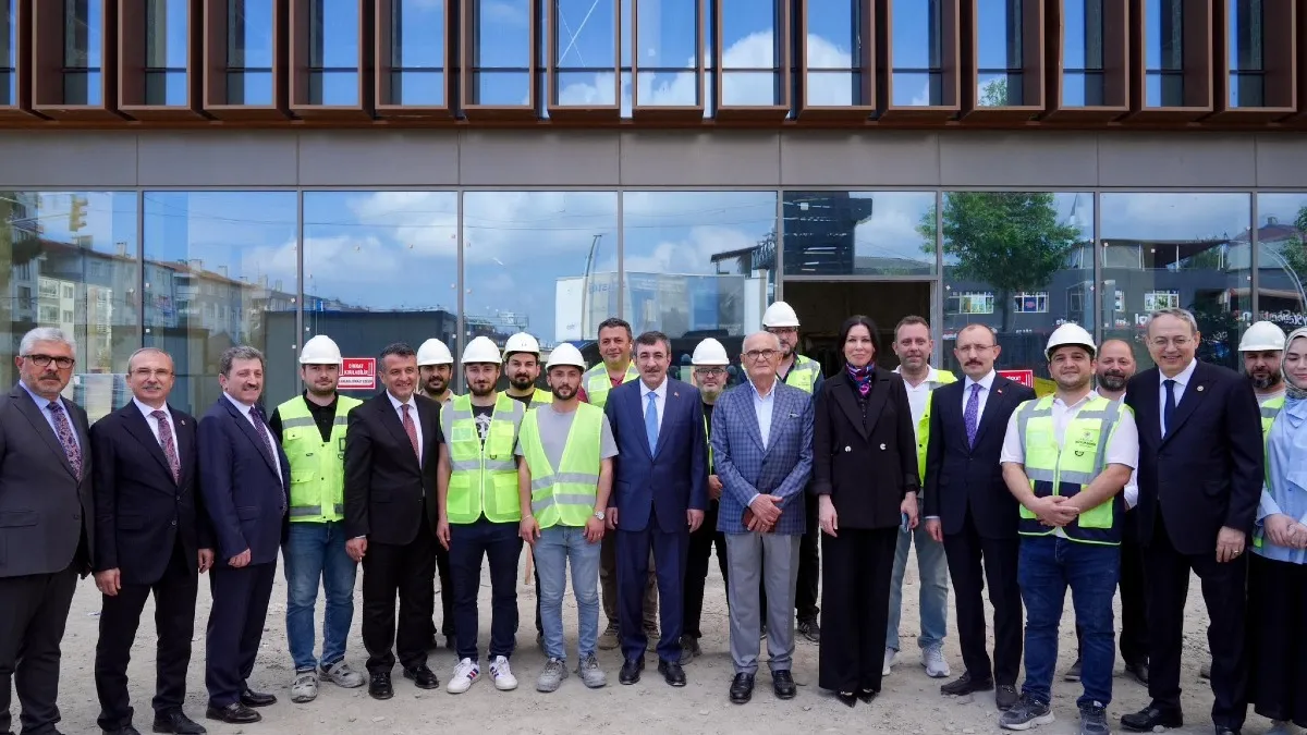 Cumhurbaşkanı Yardımcısı Cevdet Yılmaz'dan ödüllü Samsun Şehir Kütüphanesi'ne ziyaret