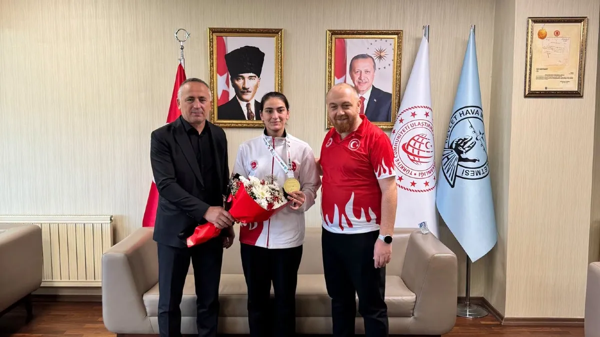 Dünya şampiyonu Göknur Gülten’e Samsun’da çiçekli karşılama