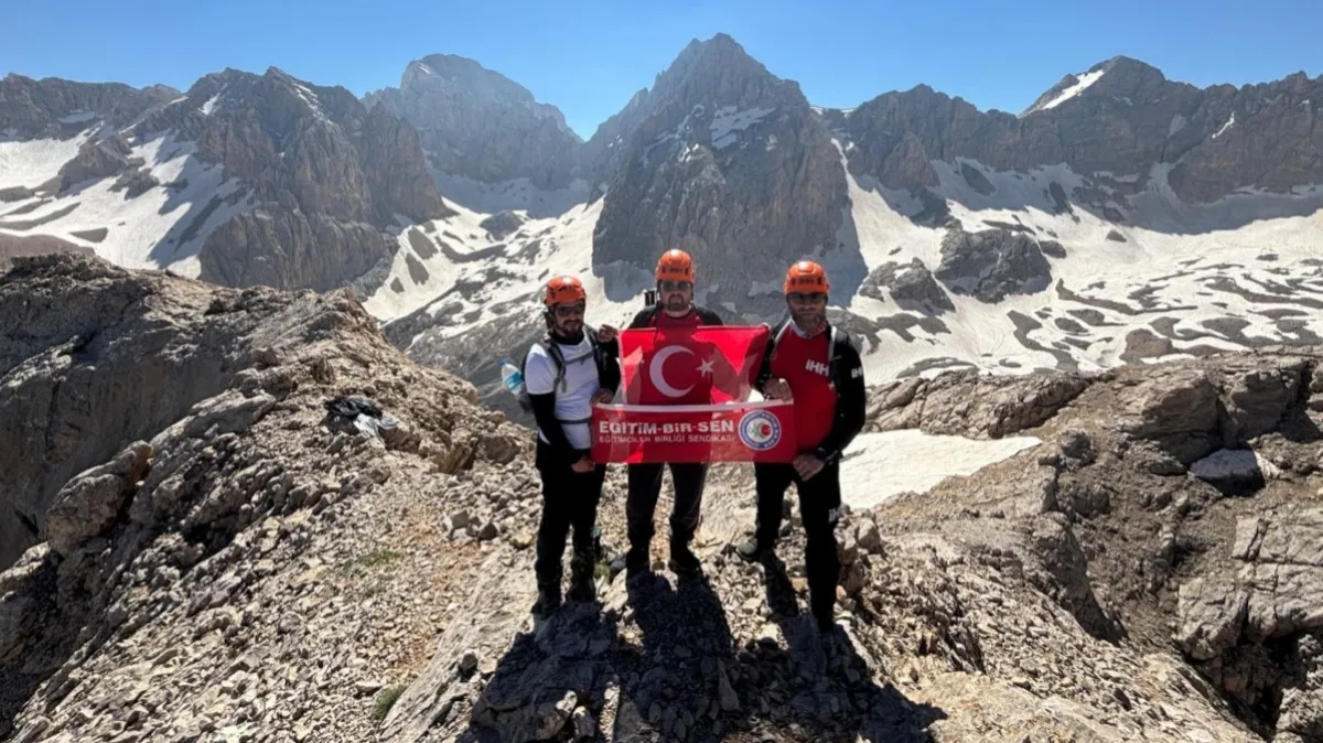 Eğitim-Bir-Sen Vezirköprü’den 15 Temmuz zirve yürüyüşü