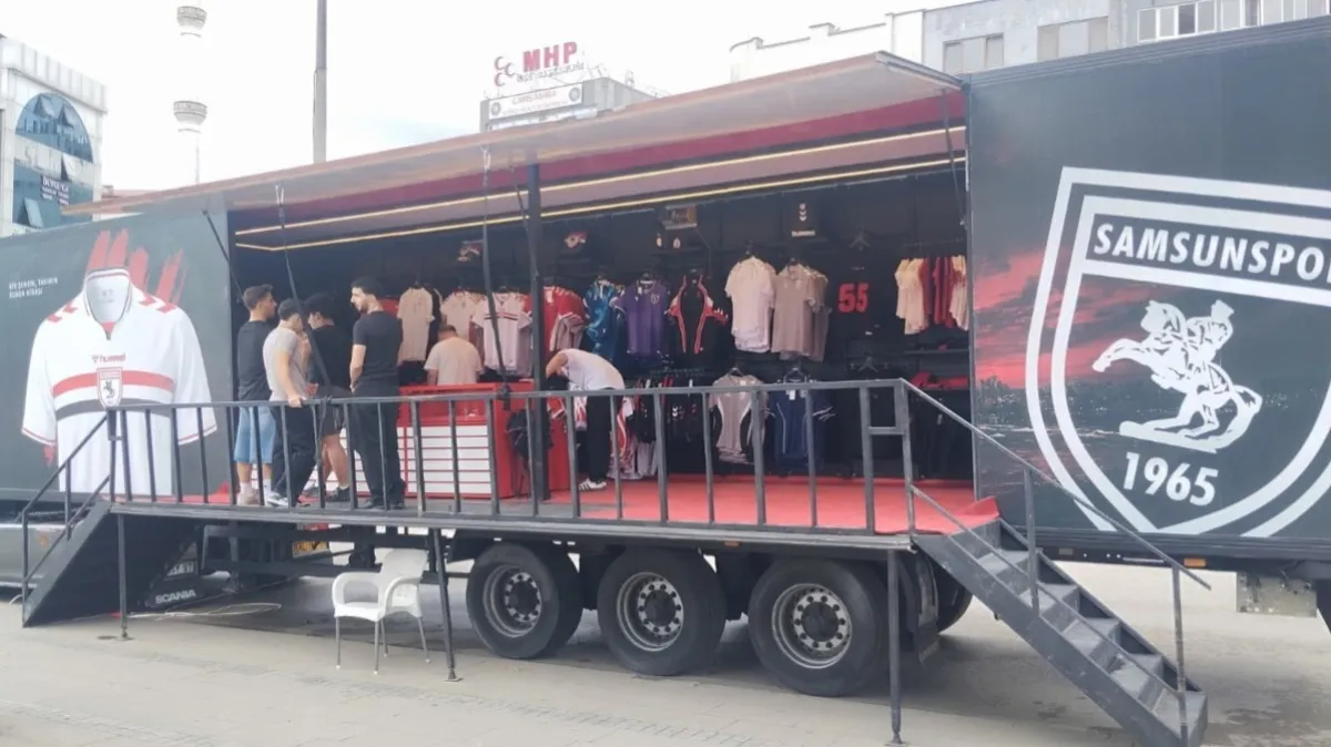 FC Official Store Tırı Çarşamba’da hizmet verdi