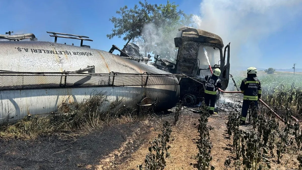 Ham madde yüklü tanker alev aldı
