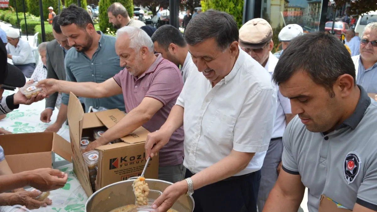 Havza'da Muharrem ayı bereketi: Yüzlerce vatandaşa aşure ikram edildi