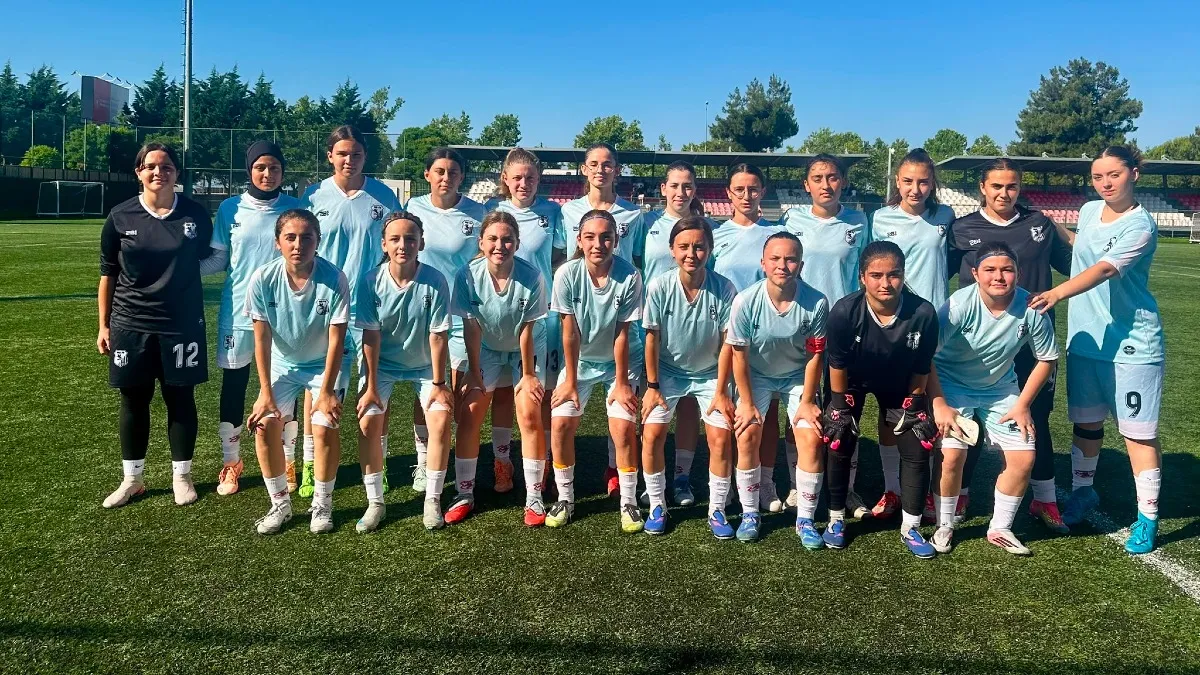 İlkadım Yab-Pa Spor Kulübü U15 kız takımı şampiyonluk kupasına kavuştu