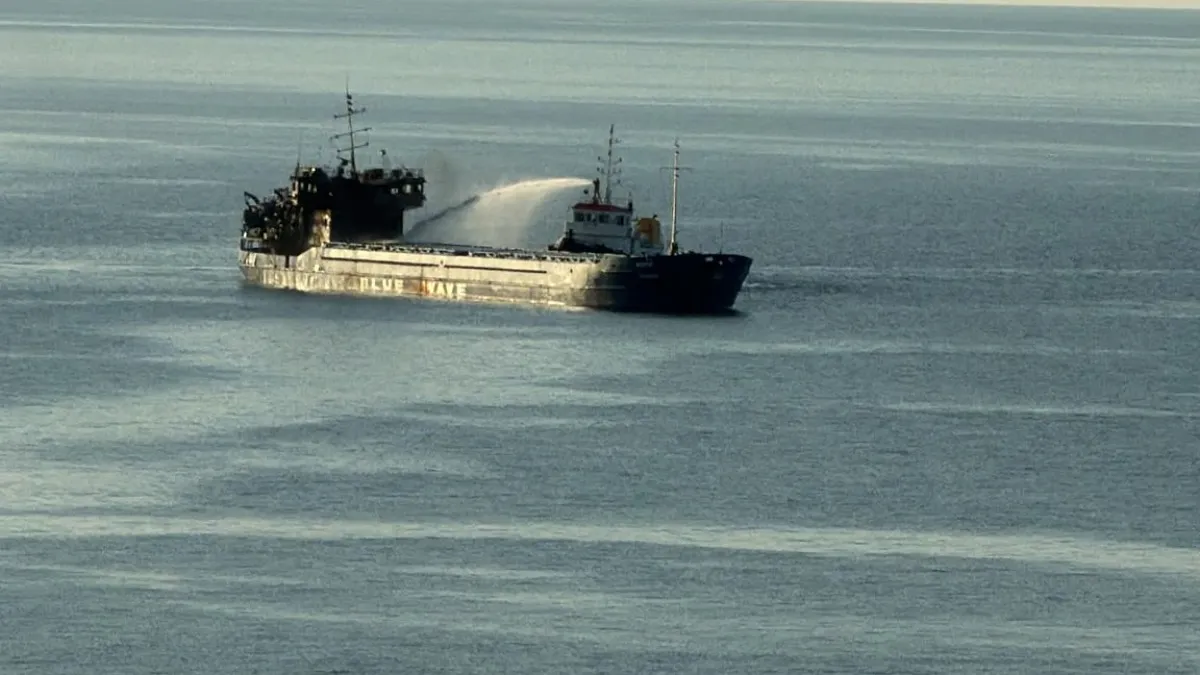 Karadeniz'de dron saldırısına uğrayan gemi Giresun'a sürüklendi