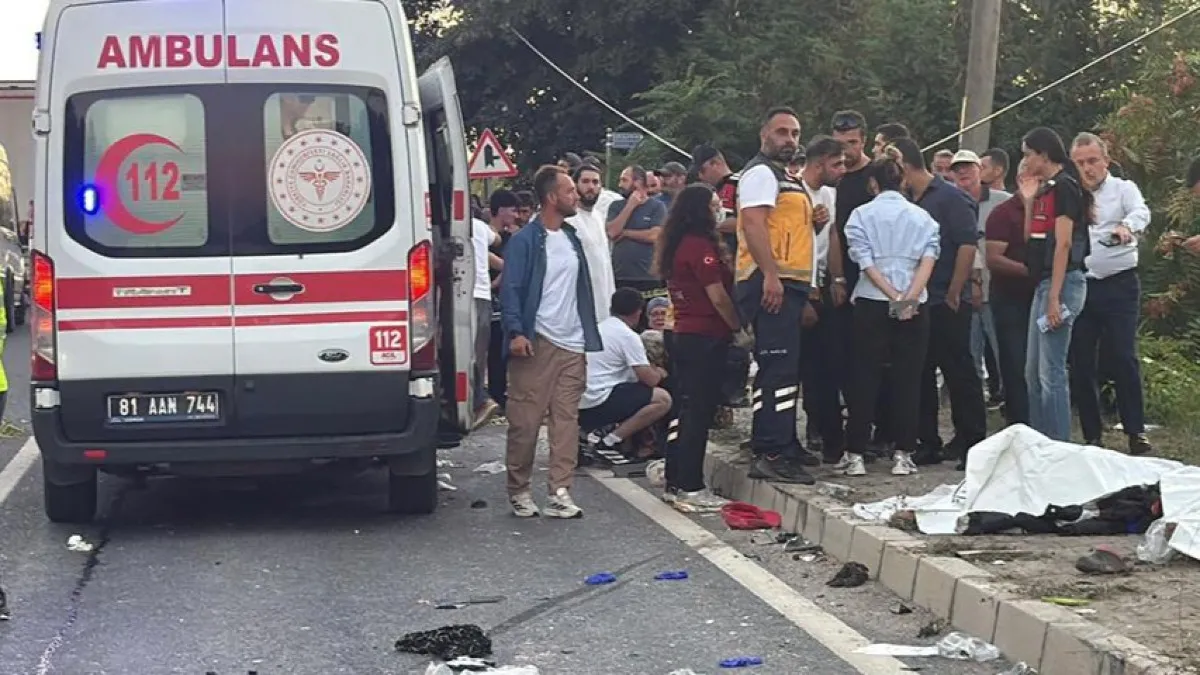Katliam gibi kaza... 4 ölü, 8 yaralı