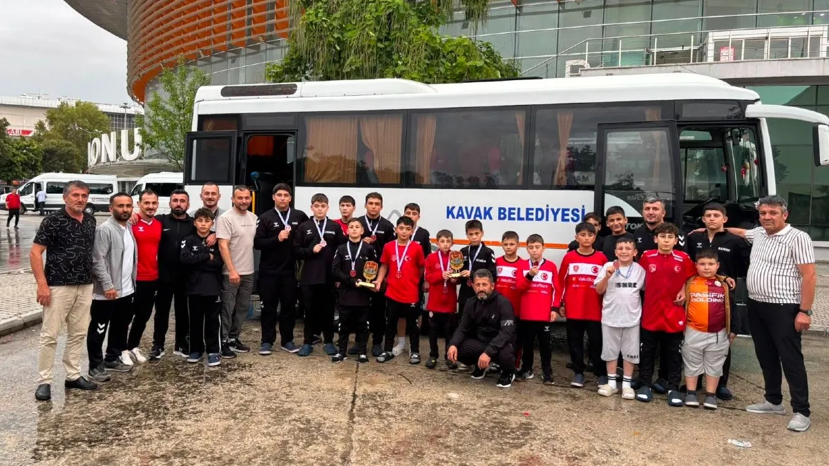 Kavaklı güreşçiler Türkiye ikincisi oldu