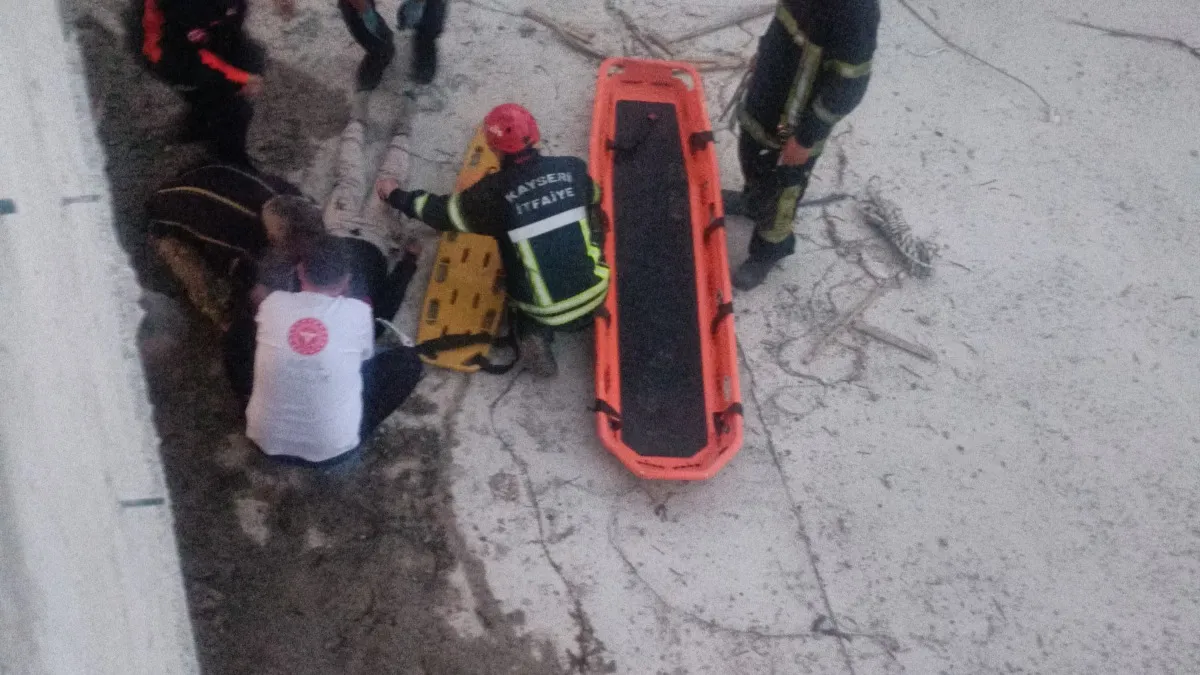 Kayseri'de su kanalına düşen çocuk kurtarıldı