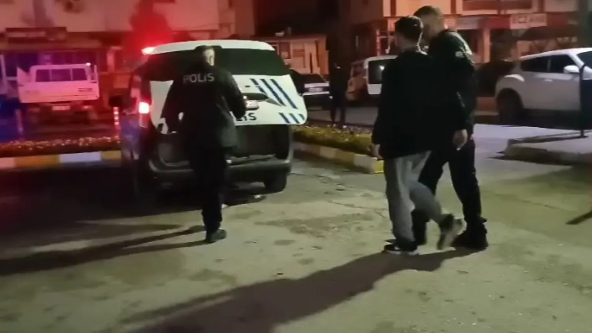Küfürleşme kavgaya dönüştü: 1 kişi bıçaklandı
