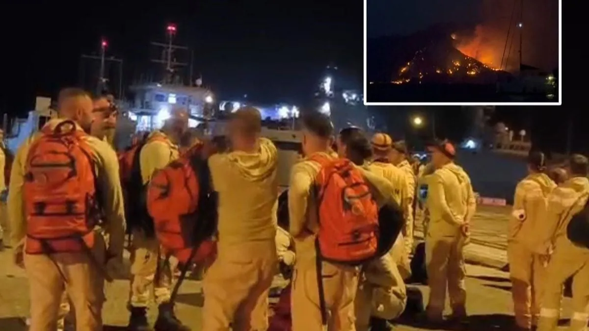 Marmaris'teki orman yangınına denizden müdahale