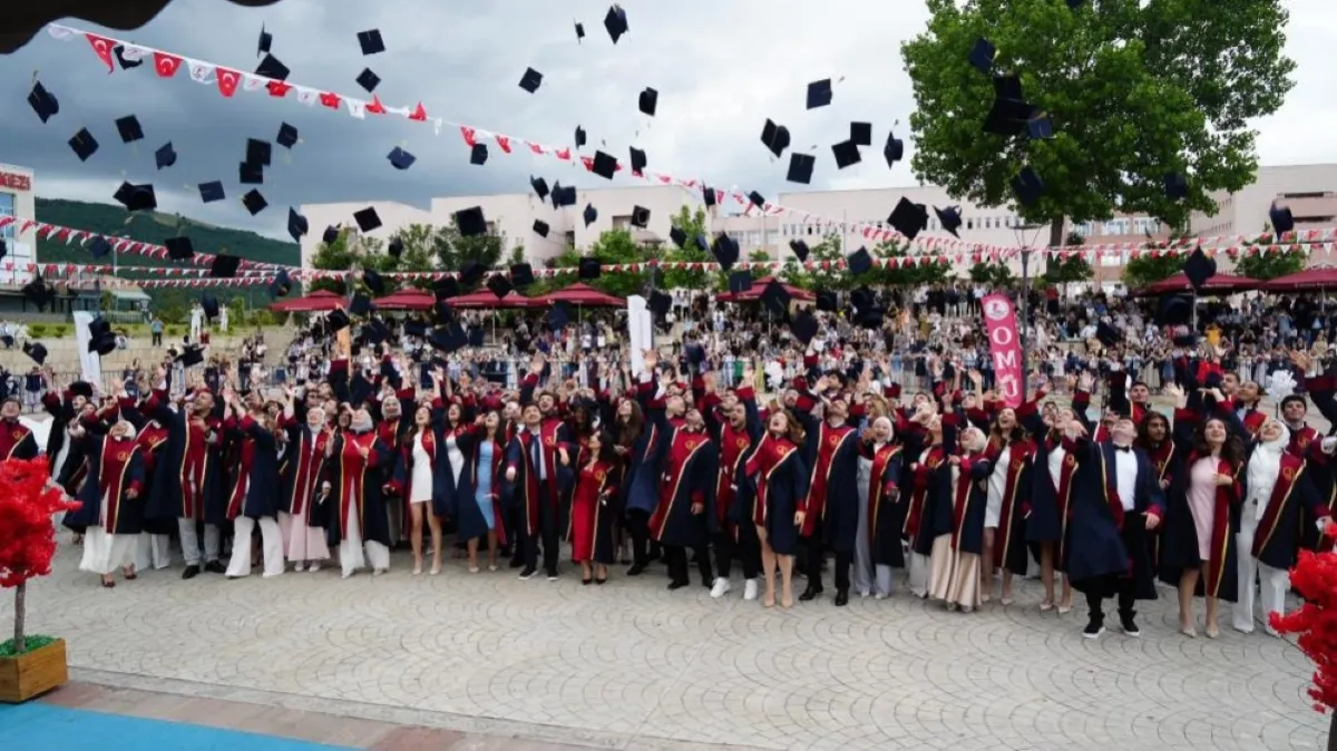 OMÜ Diş Hekimliği Fakültesi 129 mezun verdi