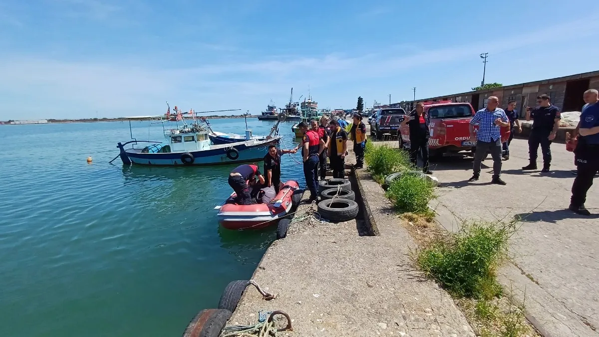 Ordu’da denizde boğulma tehlikesi geçiren kadın hastaneye kaldırıldı