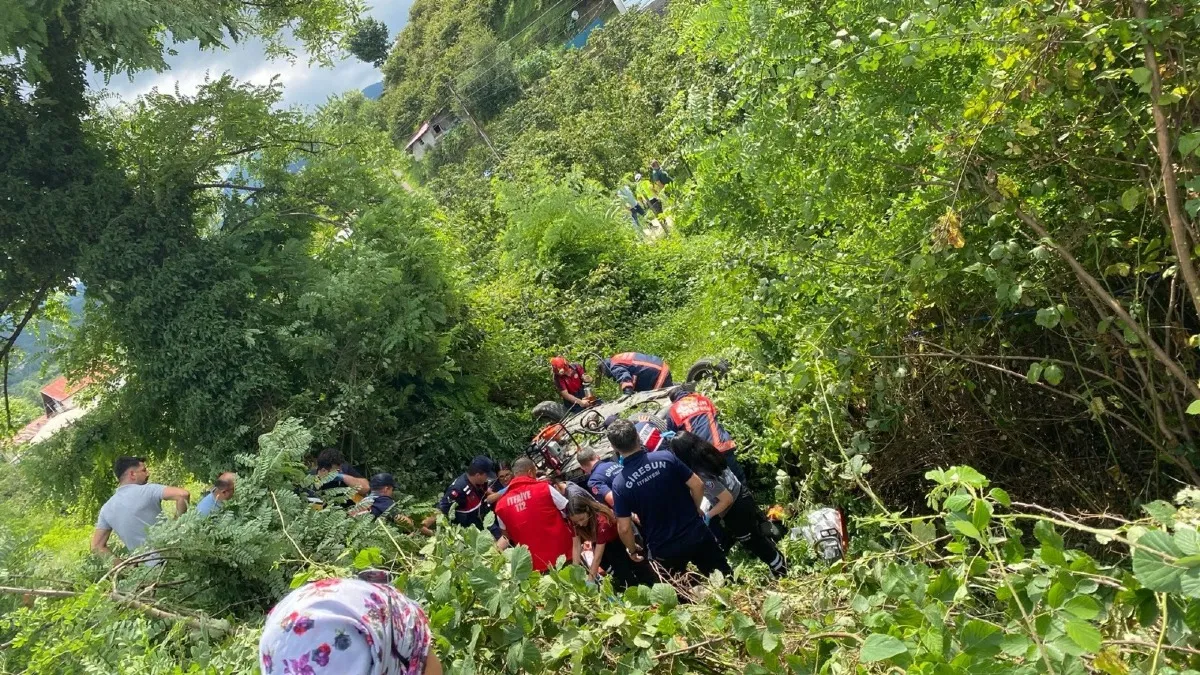 Otomobil fındık bahçesine yuvarlandı: 2 ölü, 3 yaralı