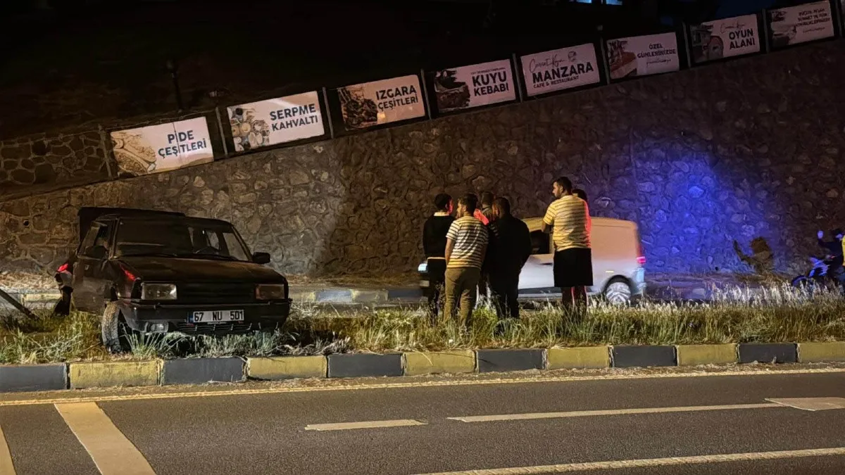 Otomobille çarpışan araç metrelerce sürüklendi