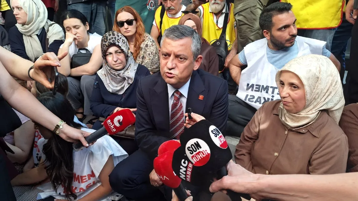 Özgür Özel’den açlık grevine destek: Bu öğretmenlerin hakkını verin