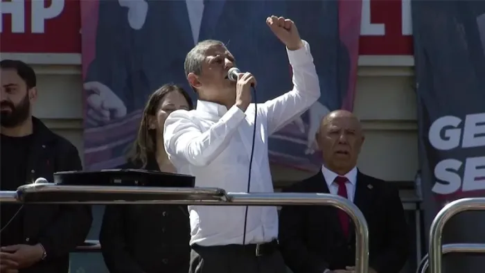 Özgür Özel'den kurultay çağrısı