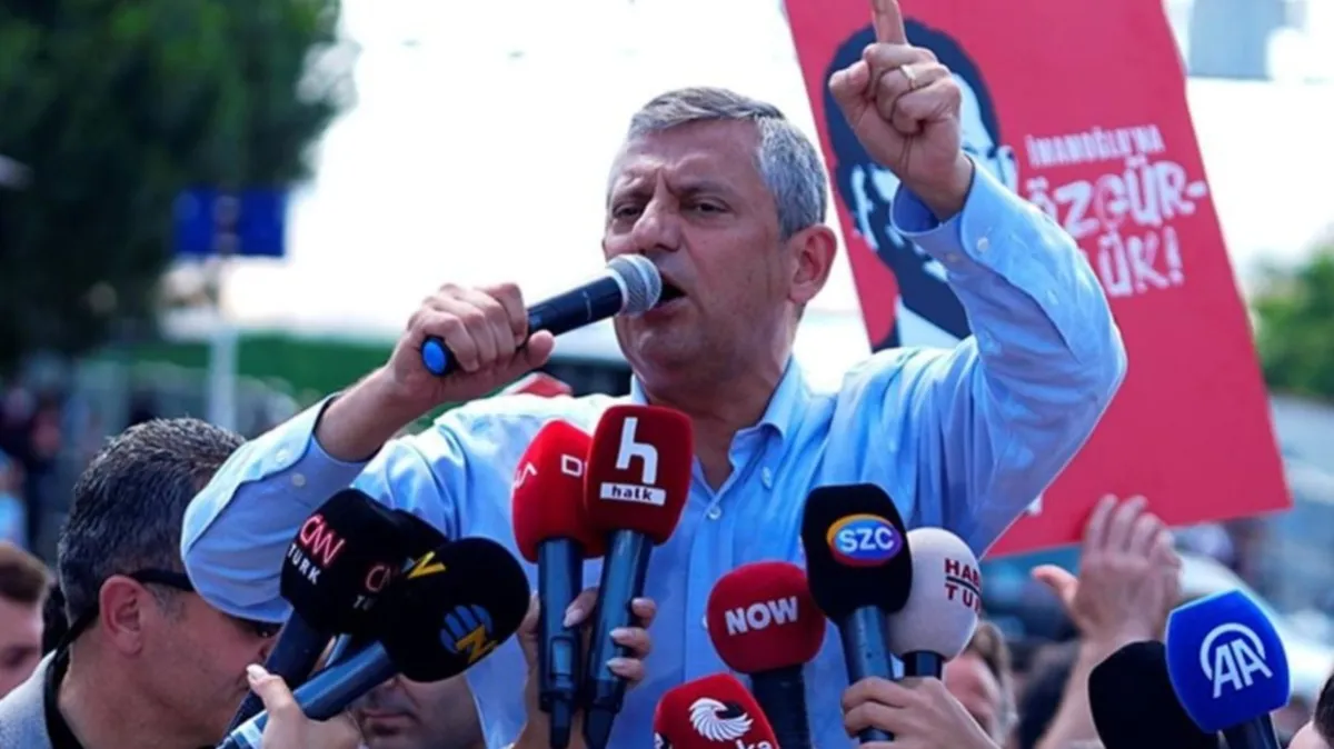 Özgür Özel’den yeni parti mesajı: Sizi hiç üzmeden yeni bir yol açacağız