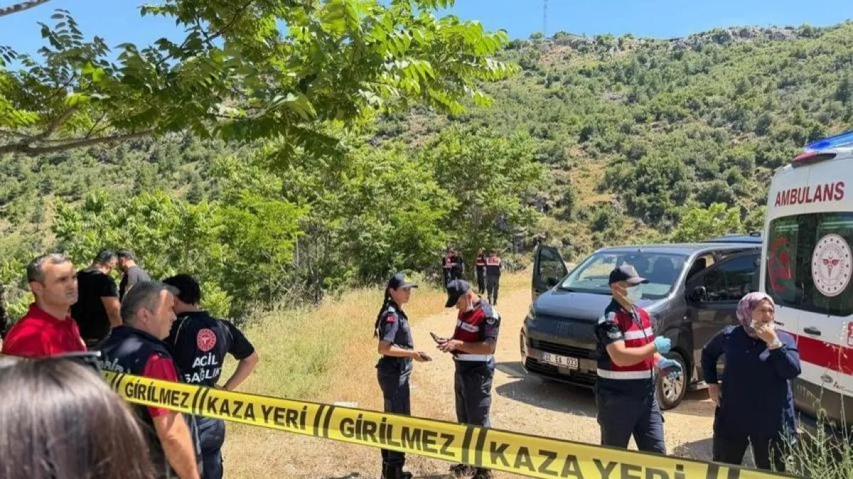 Park halindeki araçta şüpheli ölüm 2 genç ölü bulundu