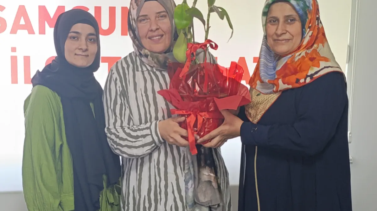 Saadet Partisi’nden İlkadım Kadın Kolları’na hayırlı olsun ziyareti