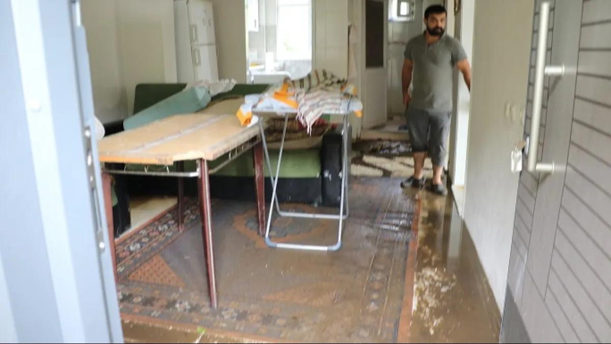 Salıpazarı'nda evi su bastı