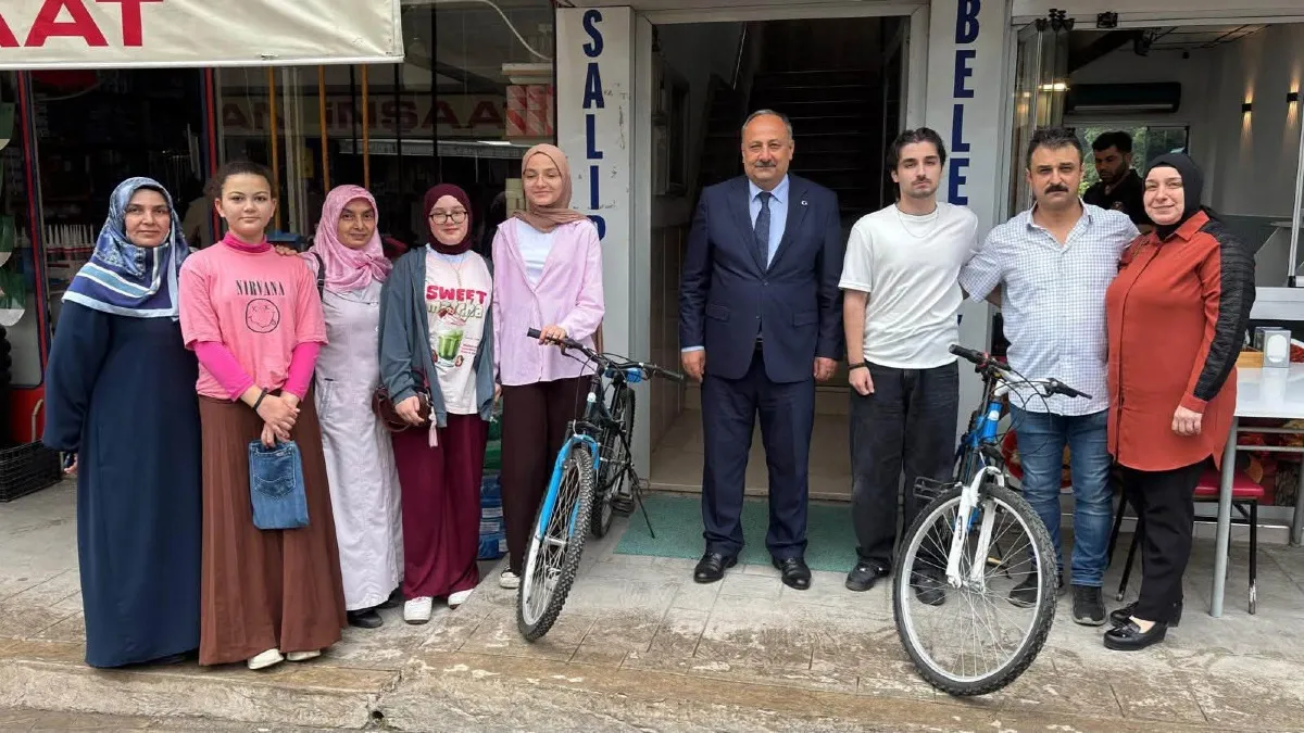 Salıpazarı’nın YKS ve LGS birincileri ödüllendirildi