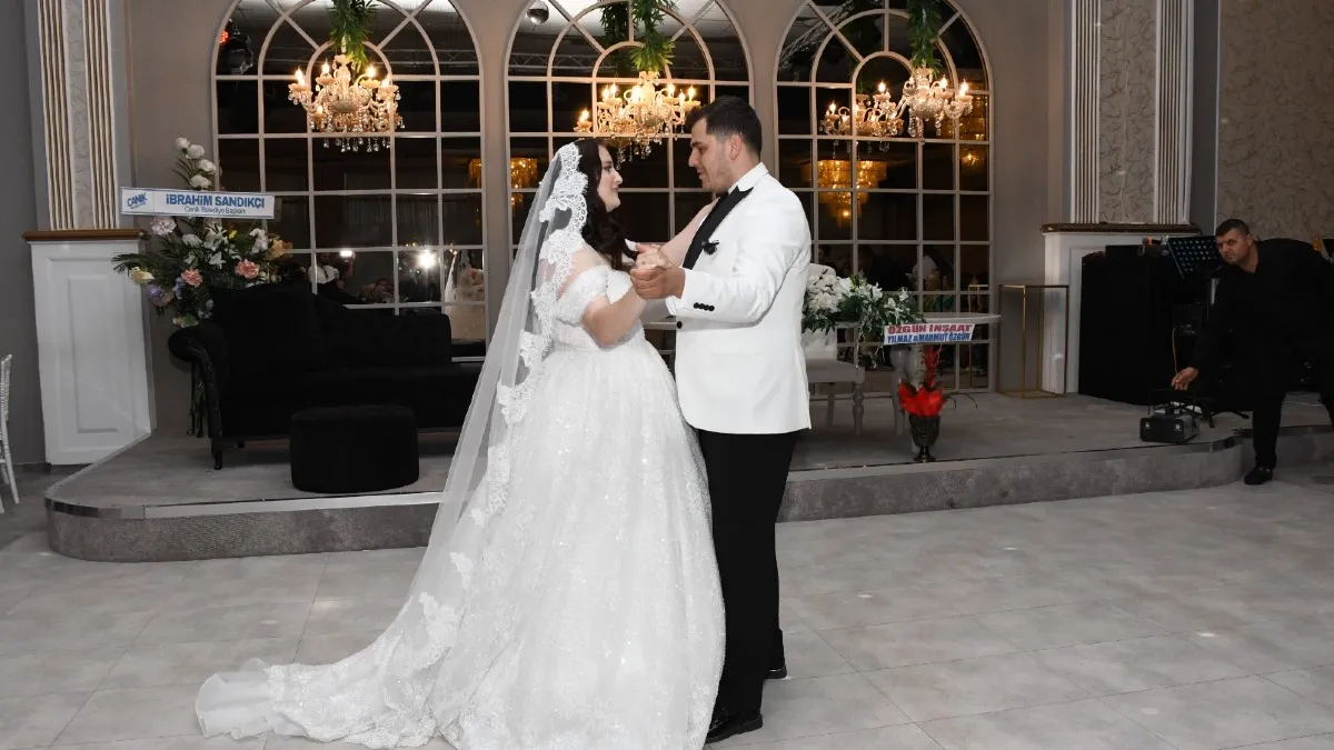 Samsun basın camiası bu düğünde buluştu: Şeyda ve Mert mutluluğa evet dedi