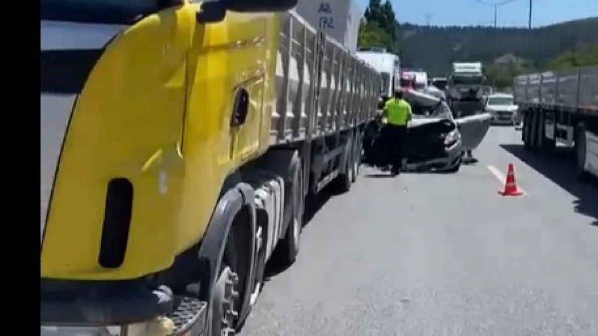 Samsun kara yolunda otomobil, TIR'a arkadan çarptı; Çok sayıda yaralı