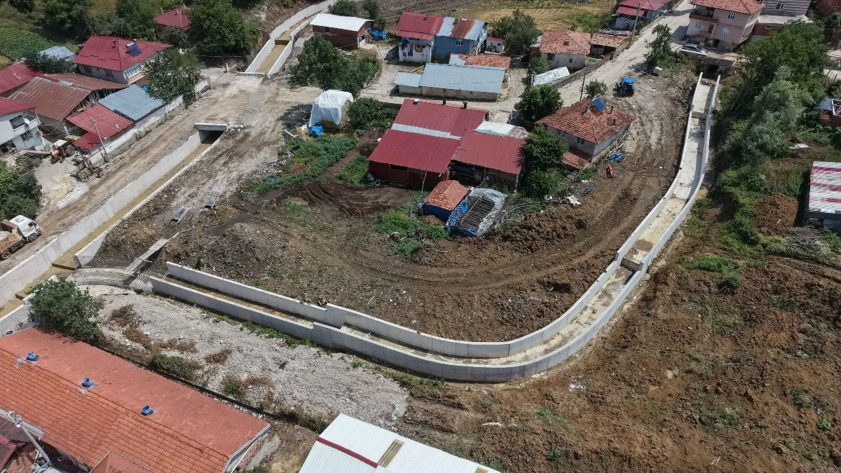 Samsun Ladik’te Ambar Deresi’nde taşkın riskine karşı ıslah çalışması