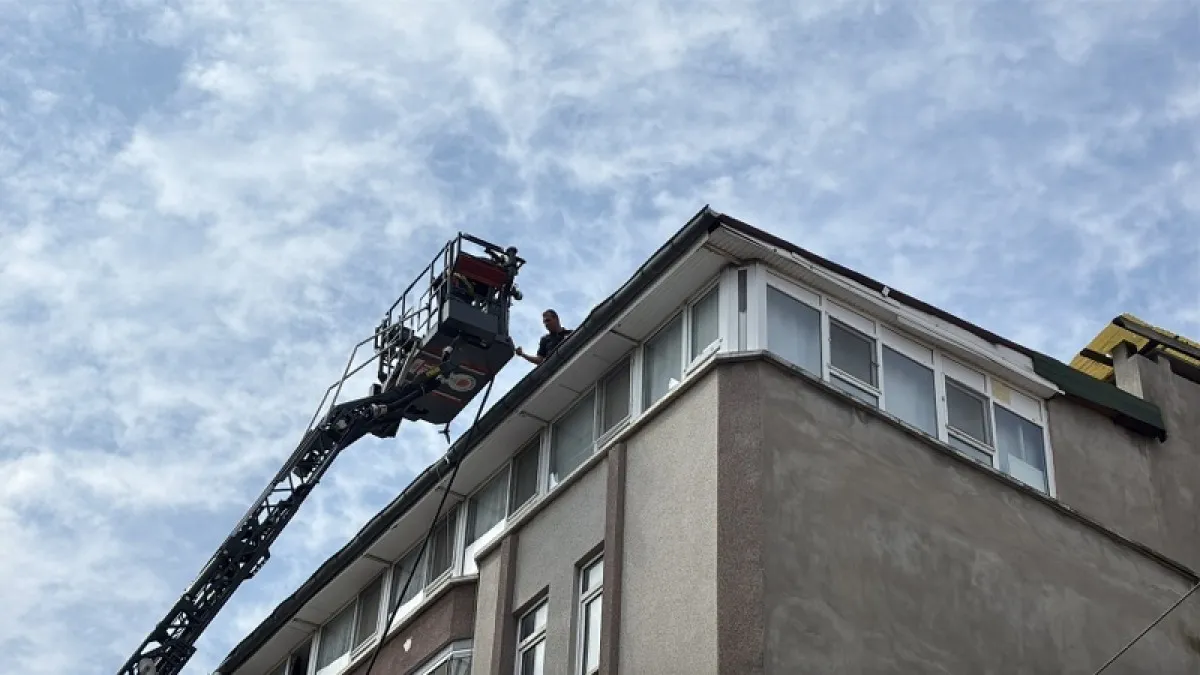 Samsun’da 6 katlı binanın çatısı yandı