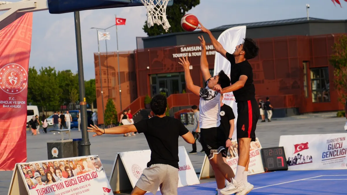 Samsun'da basketbol turnuvası nefes kesti