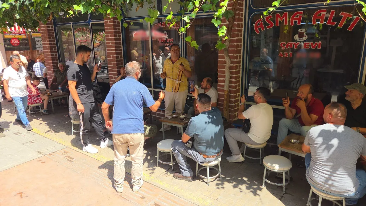 Samsun'da çay ocağında kemençe resitali