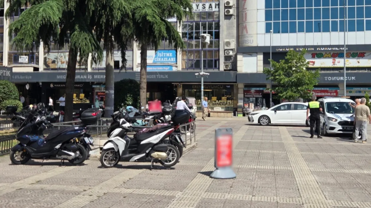 Samsun’da Cumhuriyet Meydanı’na hatalı park eden araçlara ceza