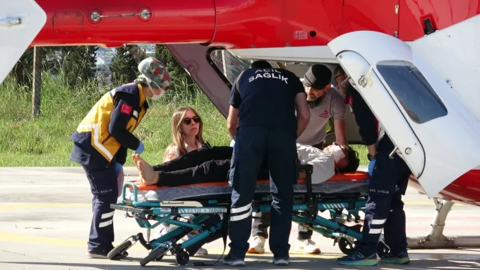 Samsun'da feci kaza: 15 yaşındaki çocuk baltayla odun keserken yaralandı
