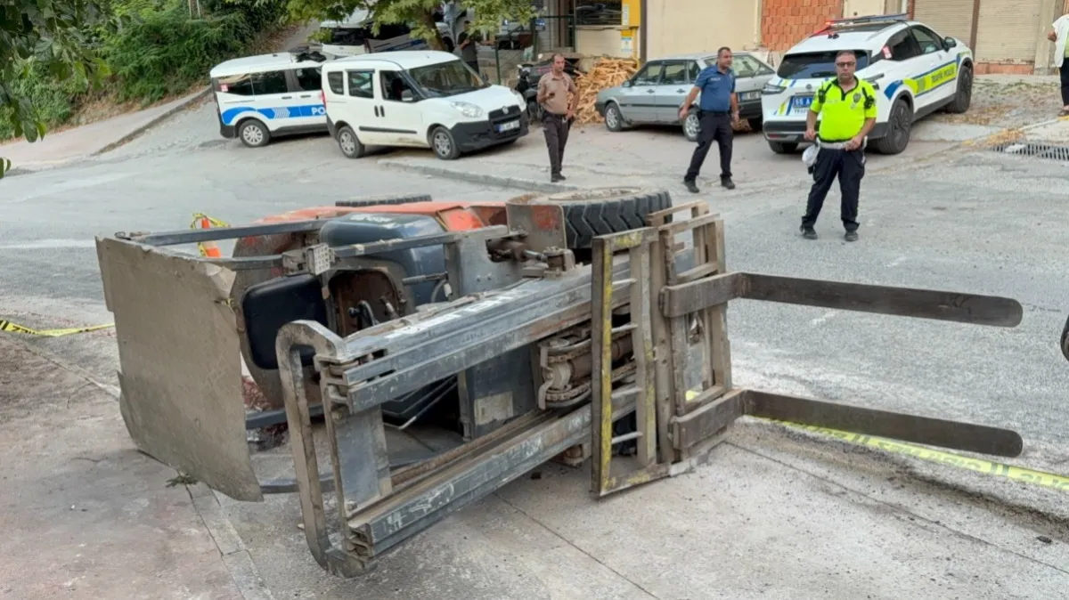 Samsun’da forklift devrildi: 1’i ağır 2 yaralı